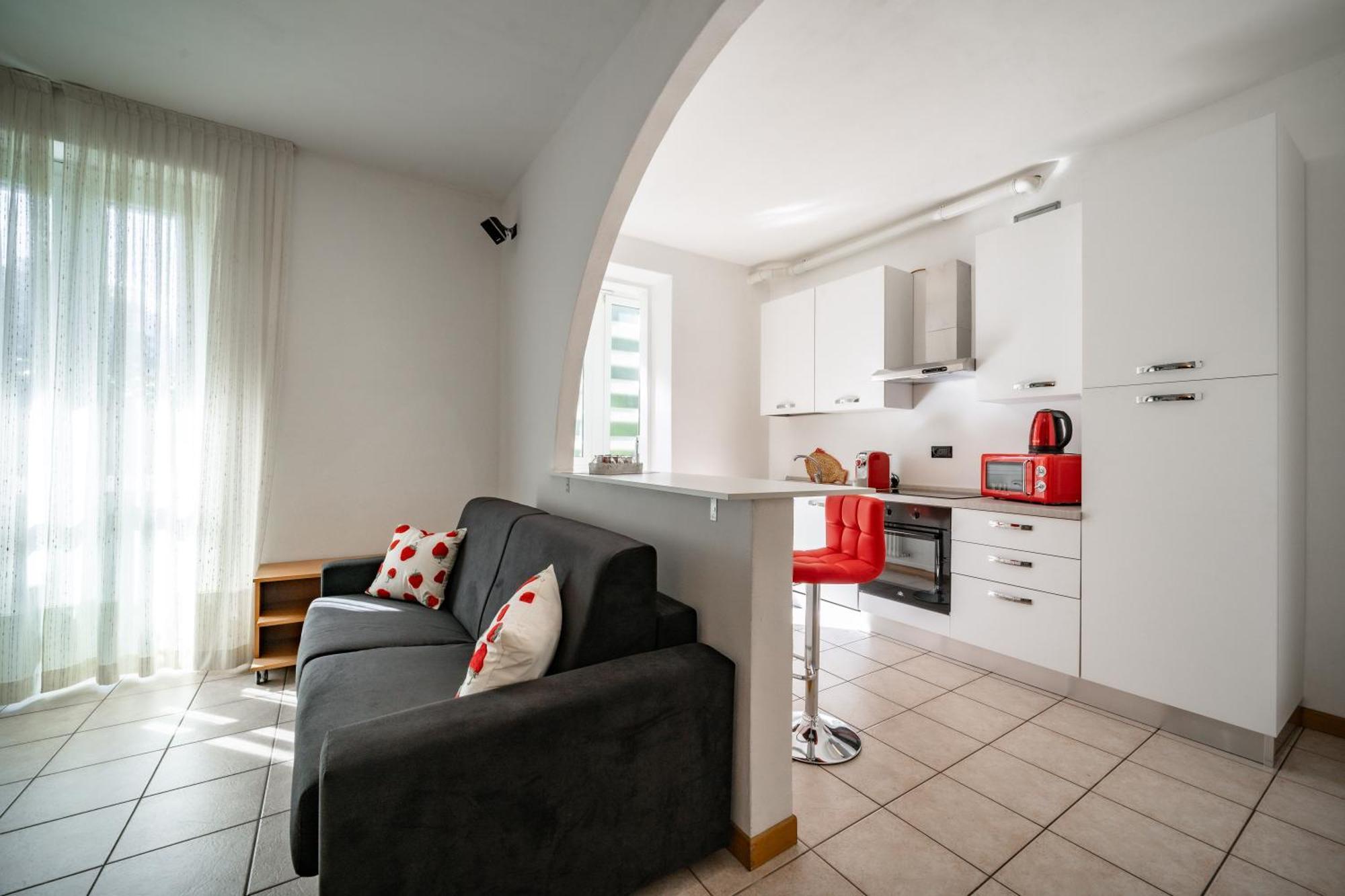 Dolce Teresa Apartment Мандельо дел Ларио Екстериор снимка